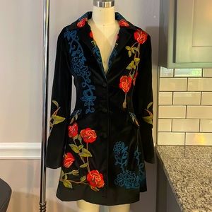 Pretty Paparazzi by BIZ Black Velvet Floral Embroidered Long Jacket size Medium
